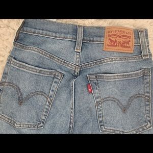 NWOT levi skinny jeans
